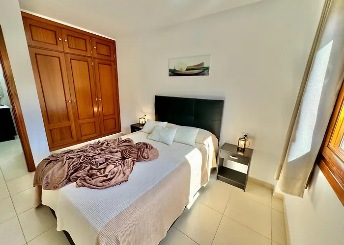 Apartament Mountain, Pool & Sea *