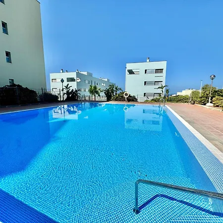 アパート Mountain, Pool & Sea *